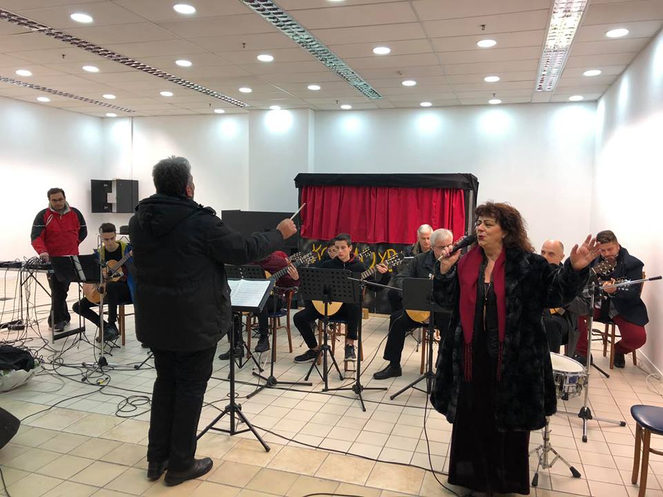 Χριστουγεννιάτικη συναυλία από την Κιθαριστική Ορχήστρα Βόλου – Μαγνησίας στη στοά του Old City